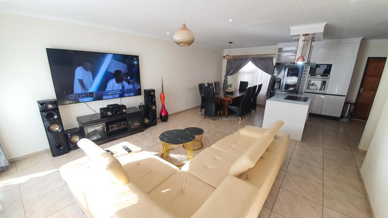 4 Bedroom Property for Sale in Amandasig Gauteng