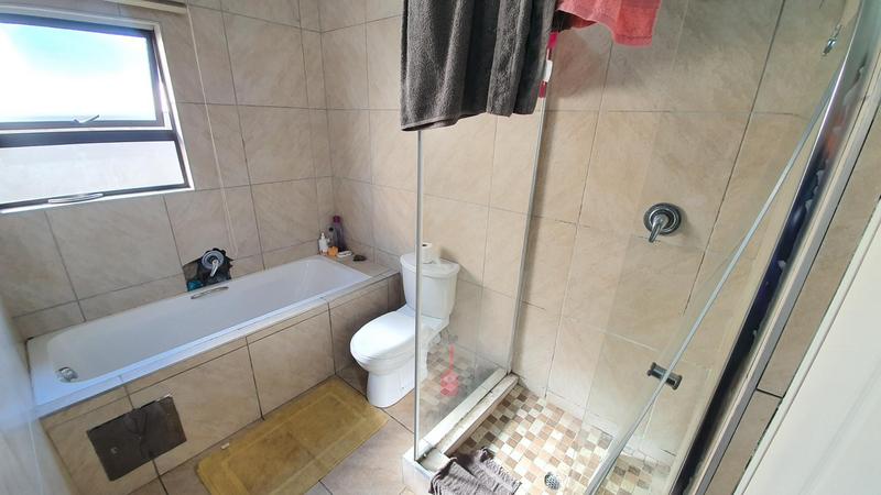 4 Bedroom Property for Sale in Amandasig Gauteng