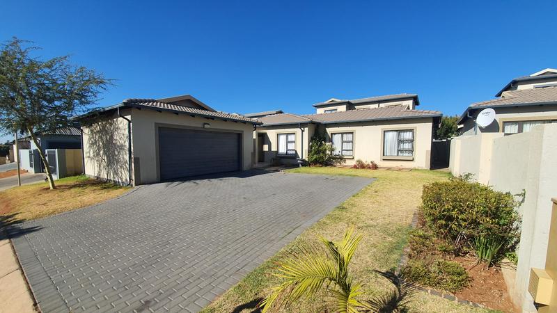 4 Bedroom Property for Sale in Amandasig Gauteng