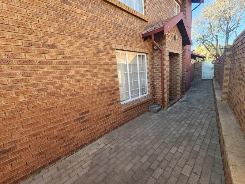 2 Bedroom Property for Sale in The Reeds Gauteng