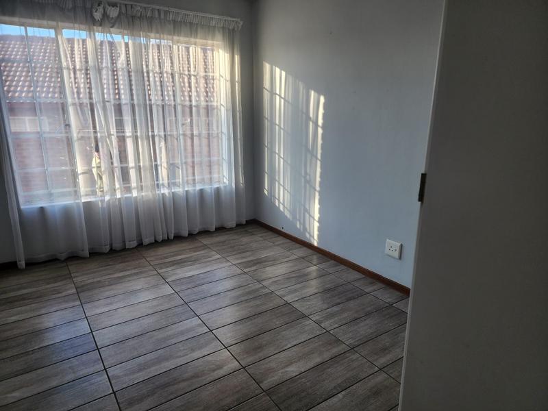 2 Bedroom Property for Sale in The Reeds Gauteng