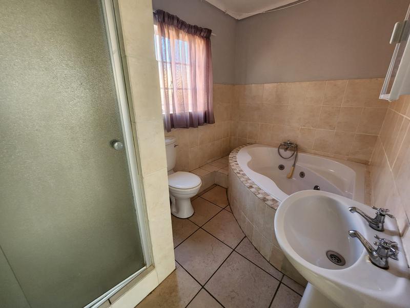 2 Bedroom Property for Sale in The Reeds Gauteng