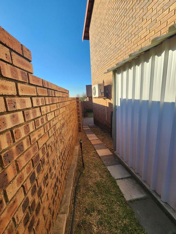 2 Bedroom Property for Sale in The Reeds Gauteng