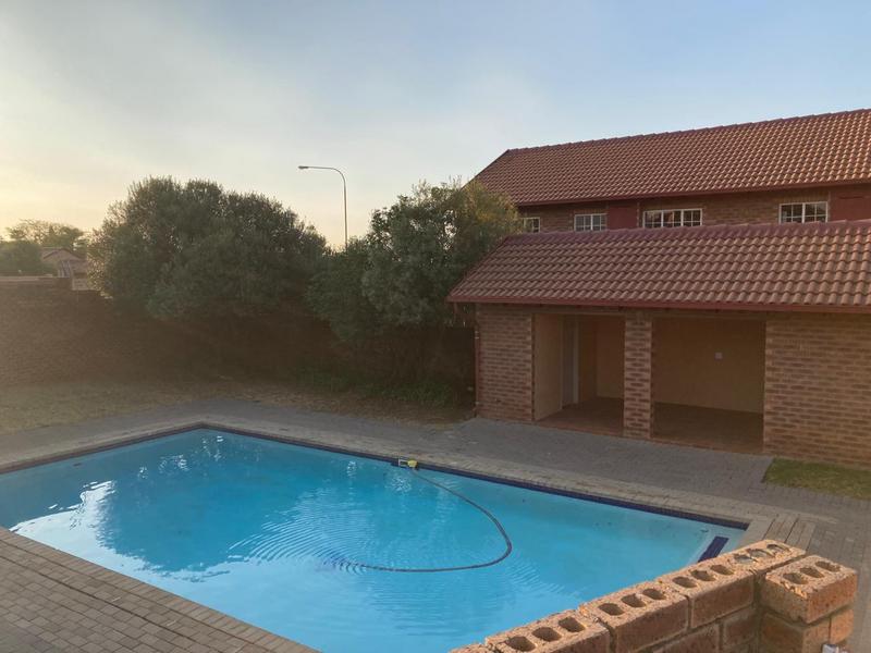 2 Bedroom Property for Sale in The Reeds Gauteng