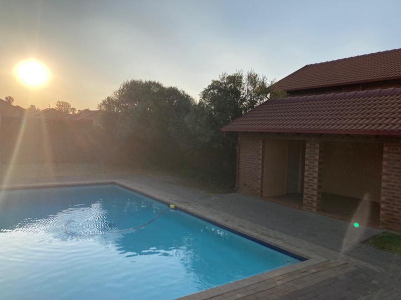 2 Bedroom Property for Sale in The Reeds Gauteng