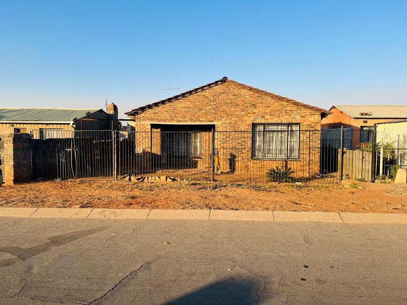 6 Bedroom Property for Sale in Tembisa Gauteng