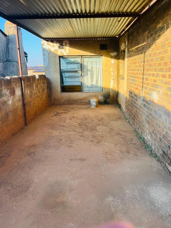 6 Bedroom Property for Sale in Tembisa Gauteng
