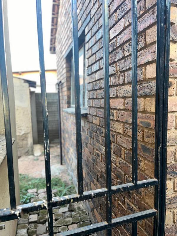 6 Bedroom Property for Sale in Tembisa Gauteng