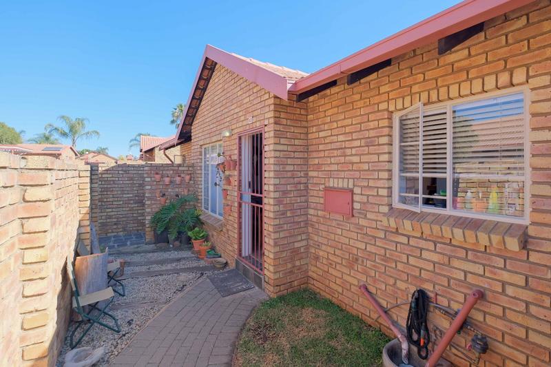 2 Bedroom Property for Sale in Wierdaglen Estate Gauteng