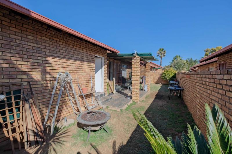 2 Bedroom Property for Sale in Wierdaglen Estate Gauteng