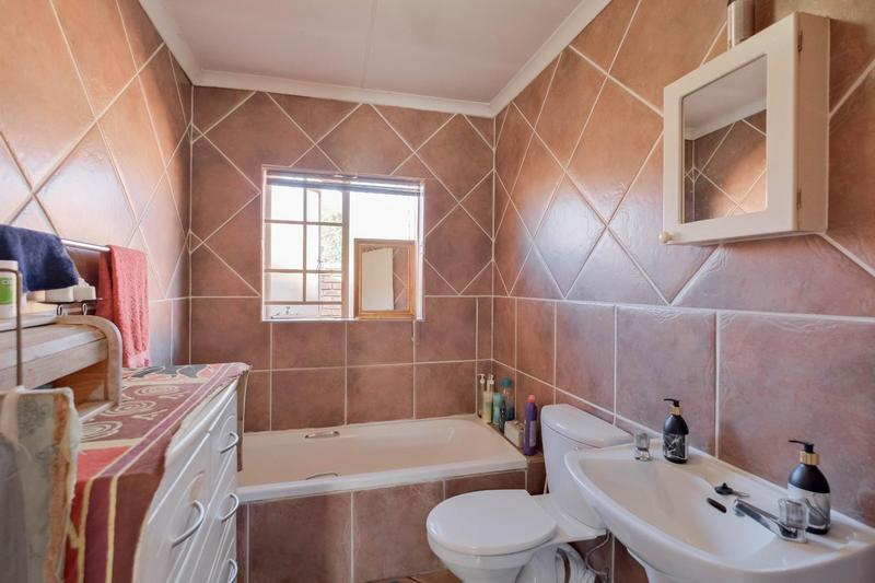 2 Bedroom Property for Sale in Wierdaglen Estate Gauteng