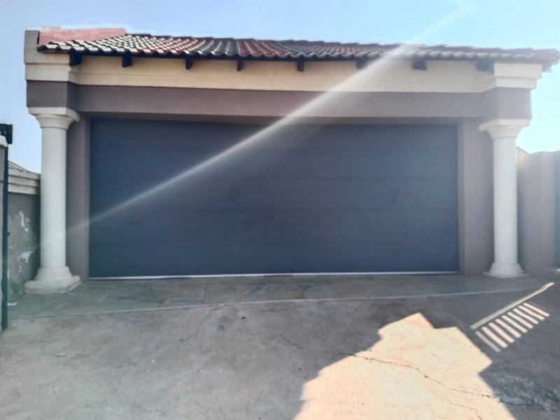 3 Bedroom Property for Sale in Lawley Gauteng