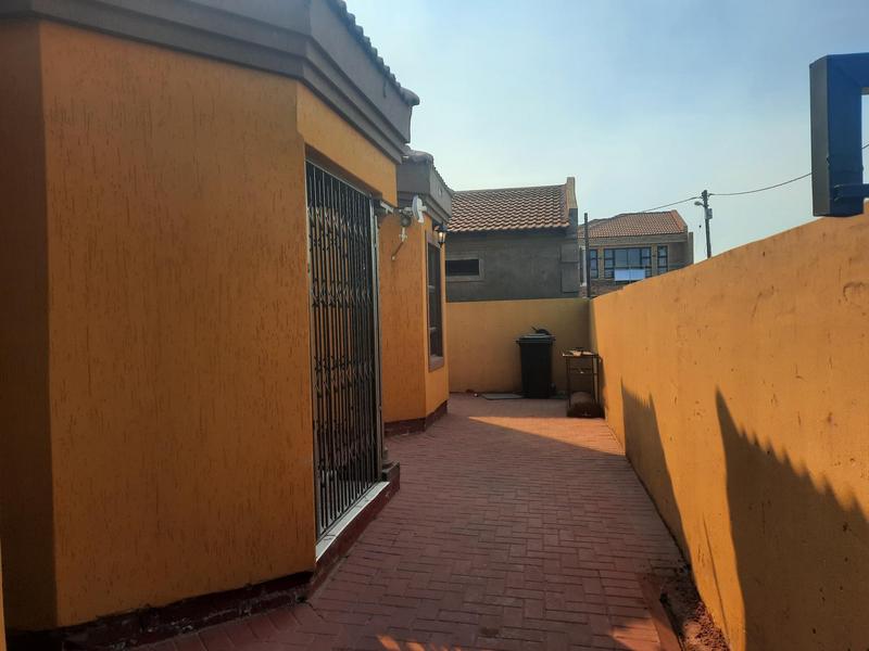 3 Bedroom Property for Sale in Golden Gardens Gauteng