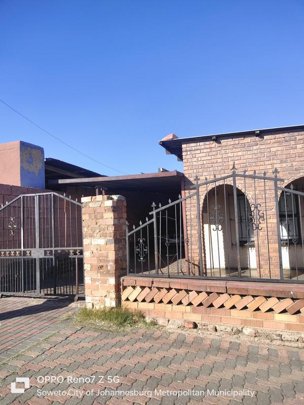 2 Bedroom Property for Sale in Dube Gauteng