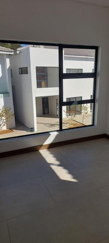 To Let 2 Bedroom Property for Rent in Sandown Gauteng