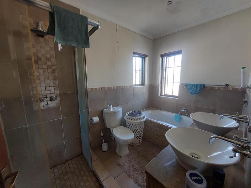 4 Bedroom Property for Sale in Summerfields Estate Gauteng