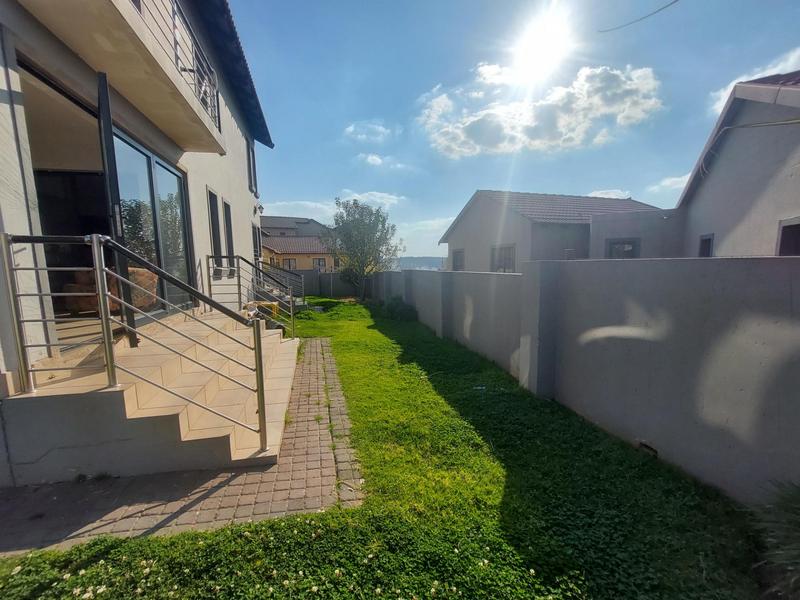 4 Bedroom Property for Sale in Summerfields Estate Gauteng