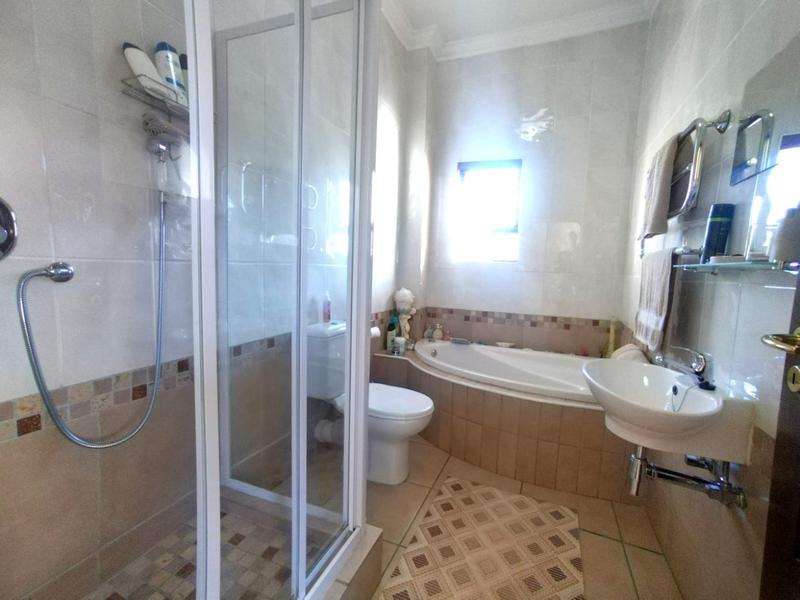 3 Bedroom Property for Sale in Featherbrooke Estate Gauteng