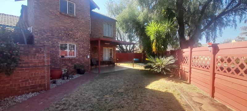 To Let 4 Bedroom Property for Rent in Zwartkop Gauteng