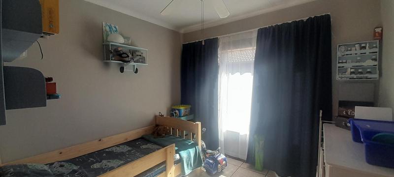 To Let 4 Bedroom Property for Rent in Zwartkop Gauteng