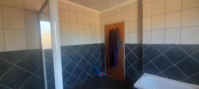 To Let 4 Bedroom Property for Rent in Zwartkop Gauteng