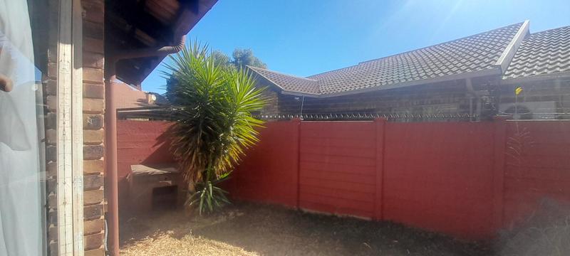 To Let 4 Bedroom Property for Rent in Zwartkop Gauteng