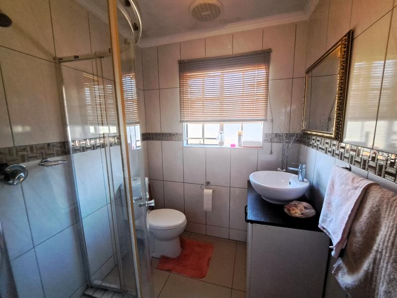 3 Bedroom Property for Sale in Heuweloord Gauteng