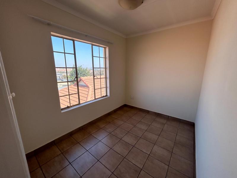 2 Bedroom Property for Sale in The Reeds Gauteng