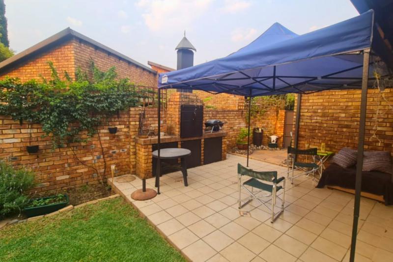 2 Bedroom Property for Sale in Glen Marais Gauteng