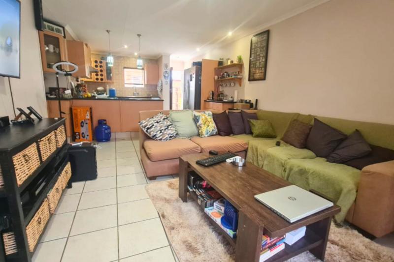 2 Bedroom Property for Sale in Glen Marais Gauteng