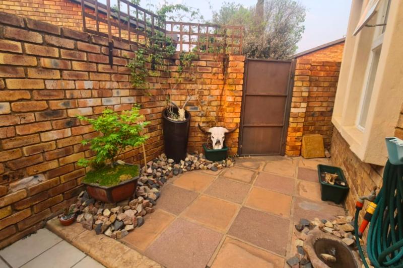 2 Bedroom Property for Sale in Glen Marais Gauteng