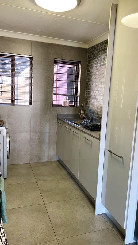 To Let 2 Bedroom Property for Rent in Linden Gauteng