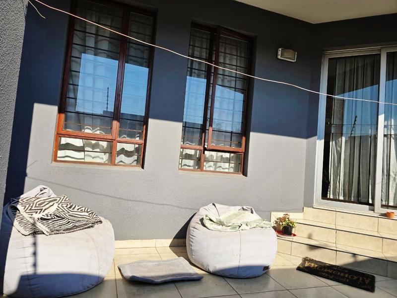 To Let 2 Bedroom Property for Rent in Linden Gauteng