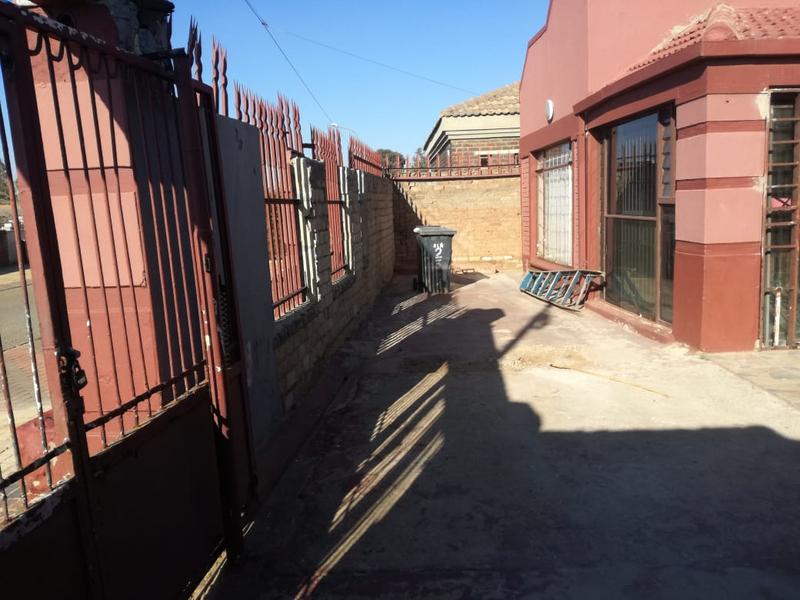 3 Bedroom Property for Sale in Toekomsrus Gauteng