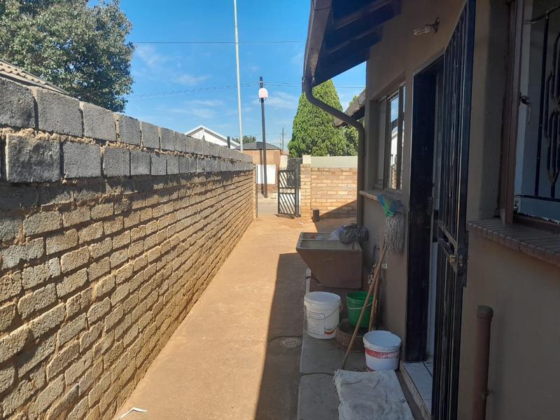 To Let 3 Bedroom Property for Rent in Protea Glen Gauteng