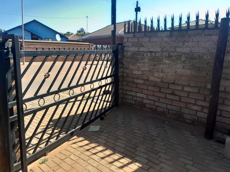 To Let 3 Bedroom Property for Rent in Protea Glen Gauteng