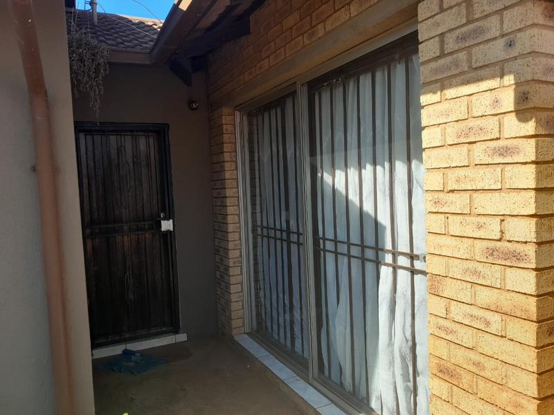 To Let 3 Bedroom Property for Rent in Protea Glen Gauteng