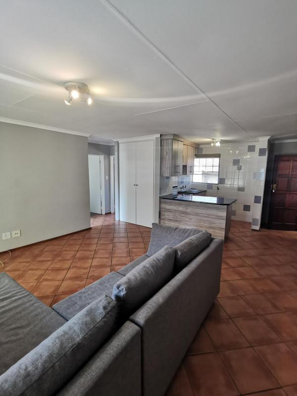 2 Bedroom Property for Sale in Die Hoewes Gauteng