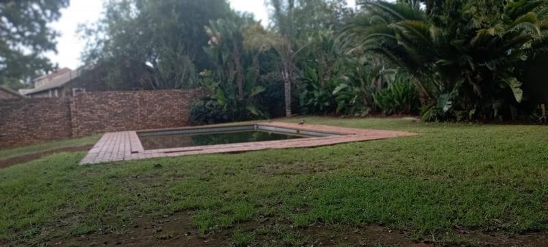 2 Bedroom Property for Sale in Die Hoewes Gauteng