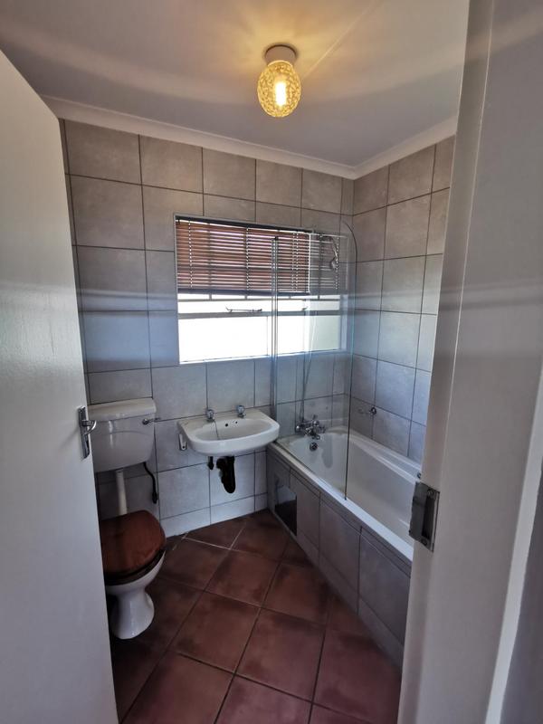 2 Bedroom Property for Sale in Die Hoewes Gauteng