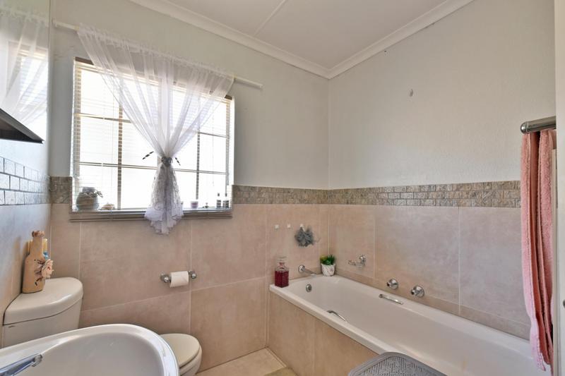 2 Bedroom Property for Sale in Wilgeheuwel Gauteng