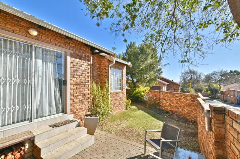 2 Bedroom Property for Sale in Wilgeheuwel Gauteng