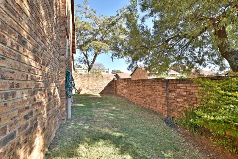 2 Bedroom Property for Sale in Wilgeheuwel Gauteng