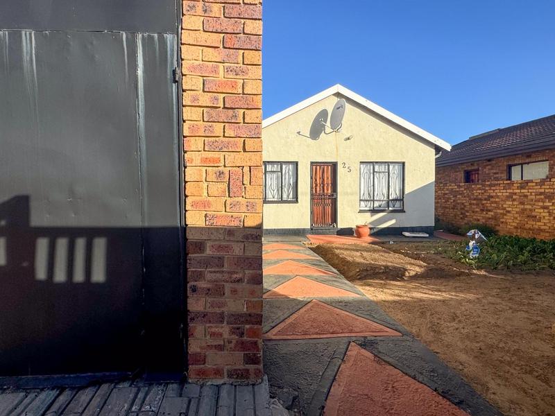 3 Bedroom Property for Sale in Zola Gauteng