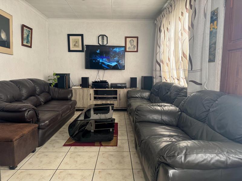 3 Bedroom Property for Sale in Zola Gauteng