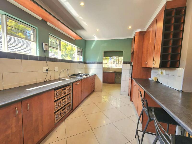 To Let 4 Bedroom Property for Rent in Olivedale Gauteng