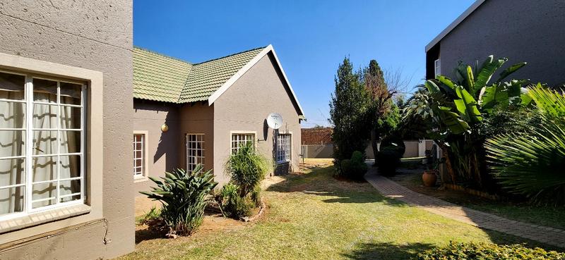 2 Bedroom Property for Sale in Bassonia Gauteng