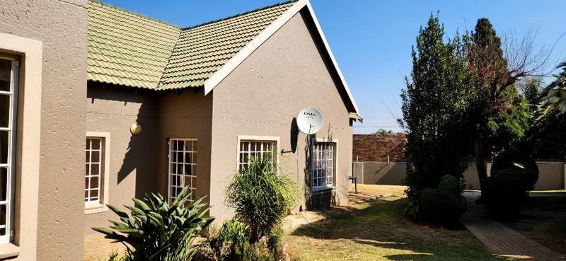 2 Bedroom Property for Sale in Bassonia Gauteng