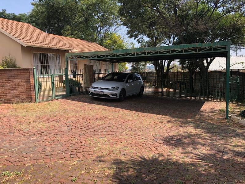 To Let 4 Bedroom Property for Rent in Vorna Valley Gauteng