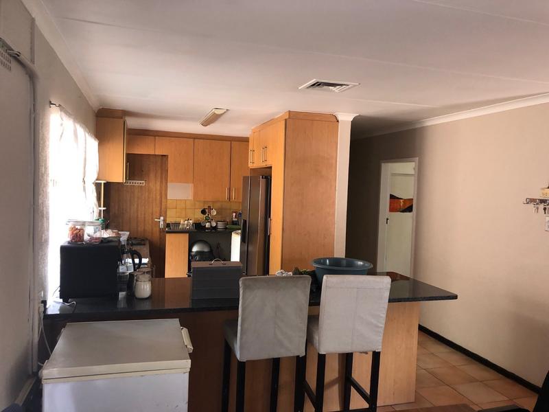 To Let 4 Bedroom Property for Rent in Vorna Valley Gauteng